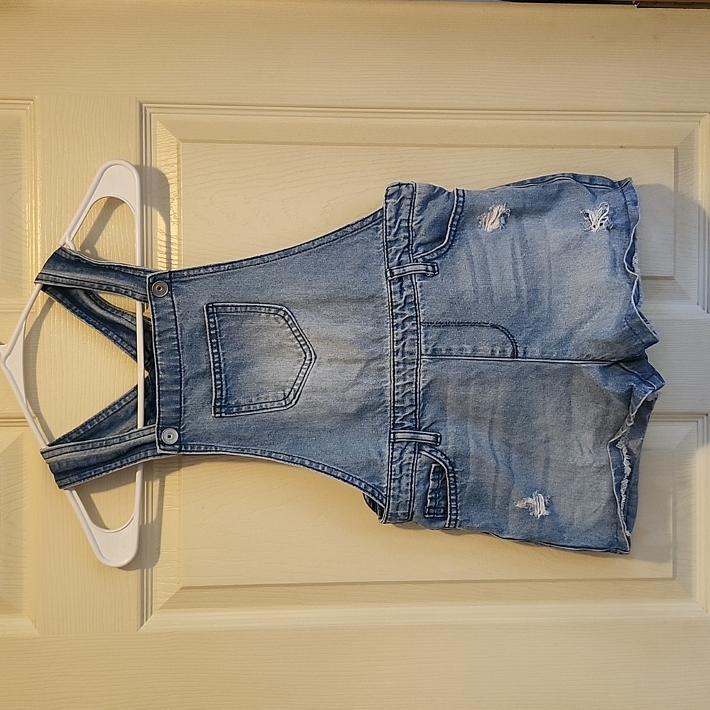 Stressed overall shorts